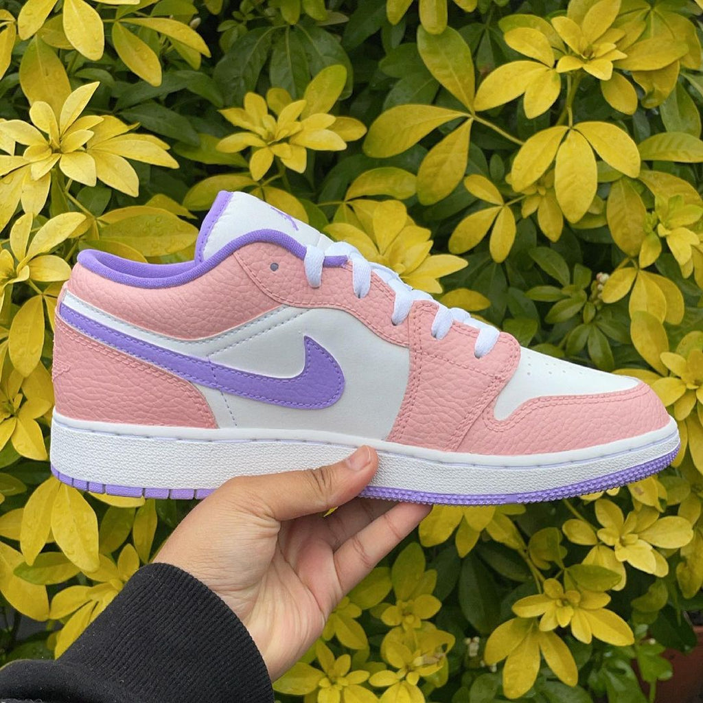 nike air jordan low arctic punch